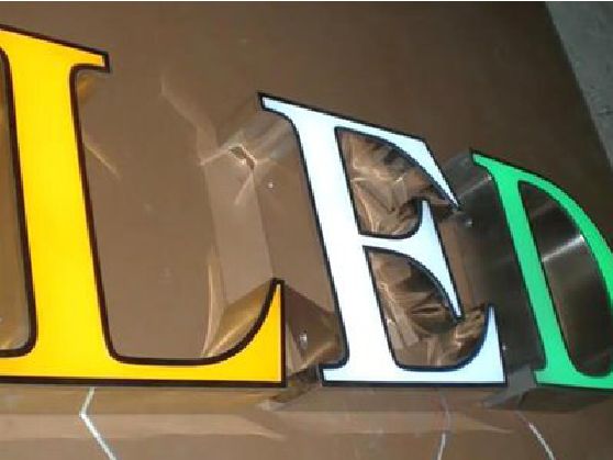 长武介绍LED招牌的基础知识。